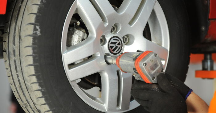 Substituindo Cabeçotes Do Amortecedores em Audi A1 Sportback 8x 2013 1.6 TDI por si mesmo