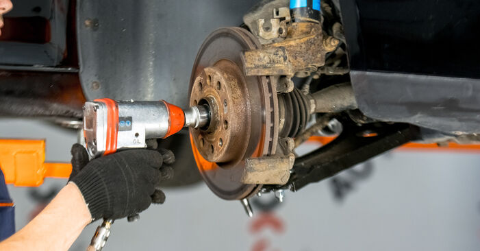 Hoe AUDI TT 3.2 V6 quattro 2011 Veerpootlager verwijderen – online eenvoudige instructies