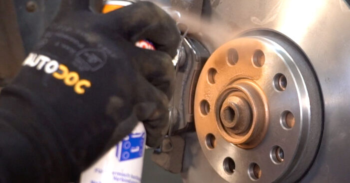 VW Passat CC 1.8 TSI 2010 Bremssattel wechseln: Gratis Reparaturanleitungen