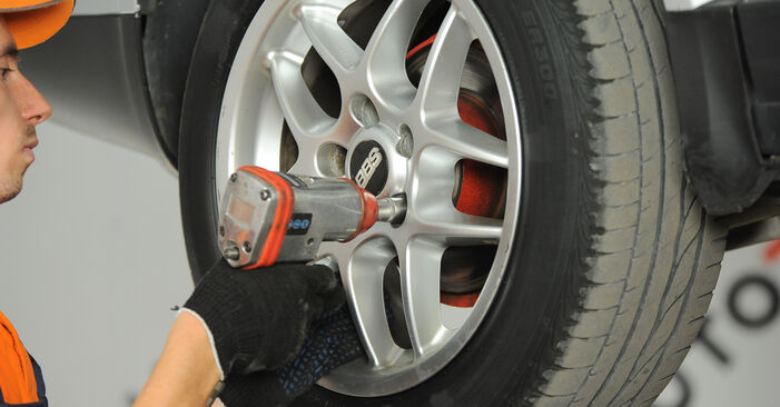 Hvordan man udskifter AUDI A4 Bremsekaliber - trin-for-trin manualer og video vejledninger