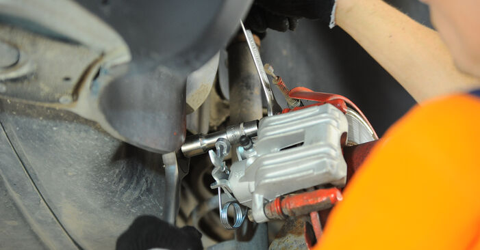 A4 Avant (8E5, B6) 2.5 TDI 2004 Brake Calipers DIY replacement workshop manual
