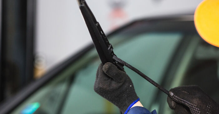 Changing Wiper Blades on MERCEDES-BENZ GLK (X204) 250 CDI 2.2 4-matic (204.982, 204.904) 2011 by yourself