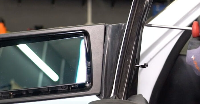Sostituendo Specchietti Retrovisori su Mercedes W201 1992 E 2.0 (201.024) da solo