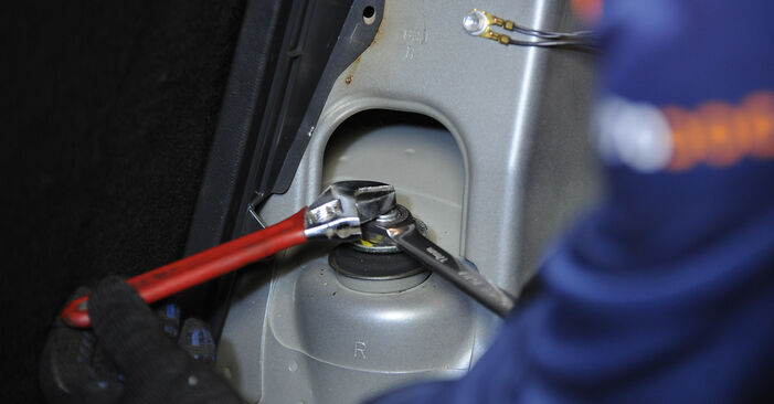 Svojpomocná výmena Tlmič pruzenia na SUZUKI Splash Hatchback 1.2 VVT (A5B 412) 2011