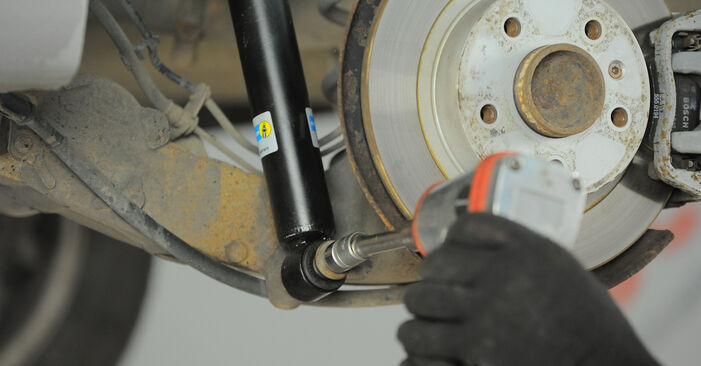 Stoßdämpfer Opel Zafira Tourer 1.6 CDTI (75) 2013 wechseln: Kostenlose Reparaturhandbücher