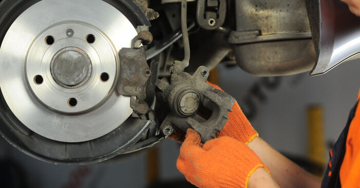 Hvor lang tid tager en udskiftning: Bremseklodser på VW PASSAT - informativ PDF-manual