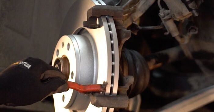 Udskiftning af Bremseklodser på VW PASSAT ved gør-det-selv indsats