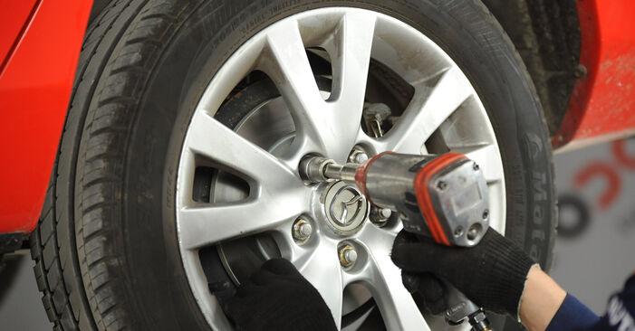 Bremsbeläge Mazda 5 cw 1.8 MZR 2012 wechseln: Kostenlose Reparaturhandbücher