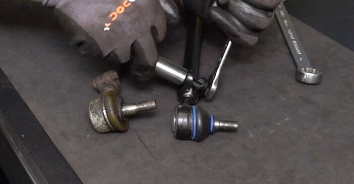 MERCEDES-BENZ 190 E 2.0 (201.024) Inner Tie Rod replacement: online guides and video tutorials