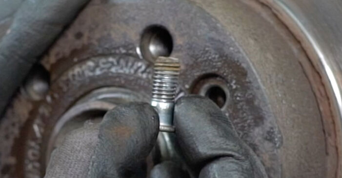 Hvordan bytte Bremseskiver på SEAT Alhambra (7V8, 7V9) 1.9 TDI 4motion 1999 selv