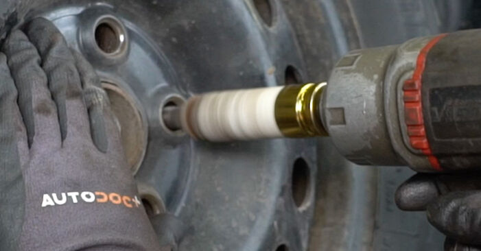 Slik bytter du SEAT Alhambra (7V8, 7V9) 1.9 TDI 1997 Bremseskiver selv – trinn-for-trinn veiledninger og videoer