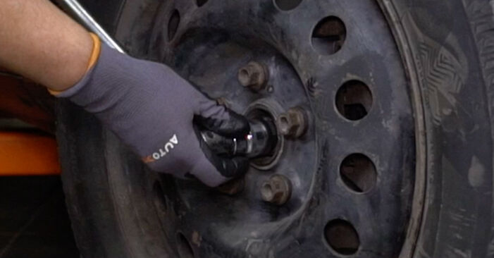 Cómo reemplazar Cojinete de Rueda en un SEAT Alhambra (7V8, 7V9) 1.9 TDI 1997 - manuales paso a paso y guías en video