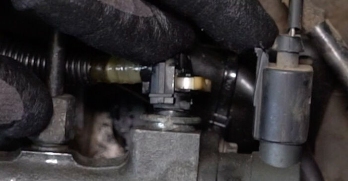 Mercedes S203 C 180 1.8 Kompressor (203.246) 2003 Glühkerzen wechseln: Gratis Reparaturanleitungen