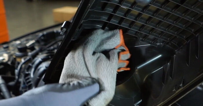 Hvordan skifte VOLVO S80 2013 Luftfilter trinn–for–trinn veiledning