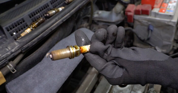 How to replace Spark Plug on NISSAN ALTIMA 2006: download PDF manuals and video instructions