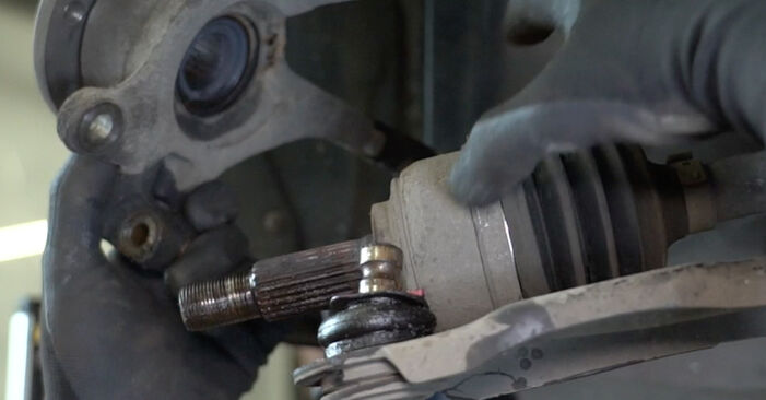 Wie lange braucht der Teilewechsel: Radlager am Nissan Micra k12 Cabrio 2013 - Einlässliche PDF-Wegleitung
