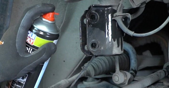 Wie schmierig ist es, selber zu reparieren: Radlager beim Nissan Micra k12 Cabrio 1.4 16V 2011 wechseln – Downloaden Sie sich Bildanleitungen