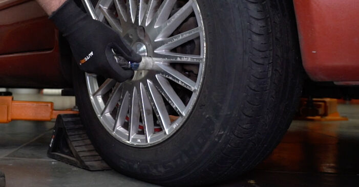 How to change Wheel Bearing on RENAULT CLIO IV Kombi (KH_) 2013 - free PDF and video manuals