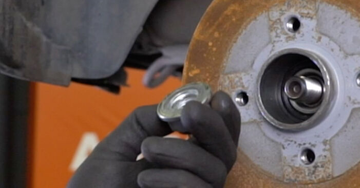 Hvordan skifte Hjullager på RENAULT KANGOO Express (FW0/1_) 2013: Last ned PDF- og videoveiledninger