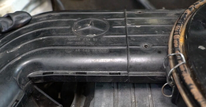 Смяна на Mercedes W126 280 SE, SEL (126.022, 126.023) 1981 Запалителна бобина: безплатни наръчници за ремонт