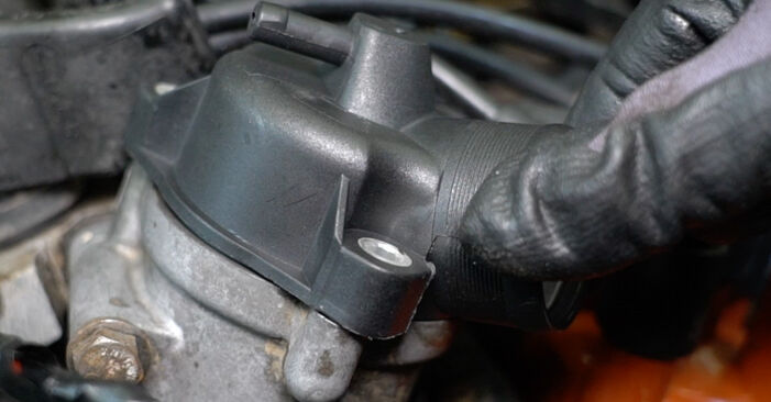 Tauschen Sie Thermostat beim Mercedes A124 1997 E 220 2.2 (124.062) selber aus