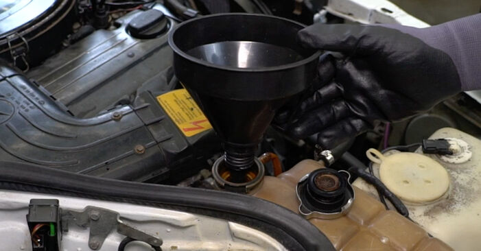 Mercedes W140 S 350 3.5 Turbo Diesel (140.134) 1993 Thermostat wechseln: Kostenfreie Reparaturwegleitungen