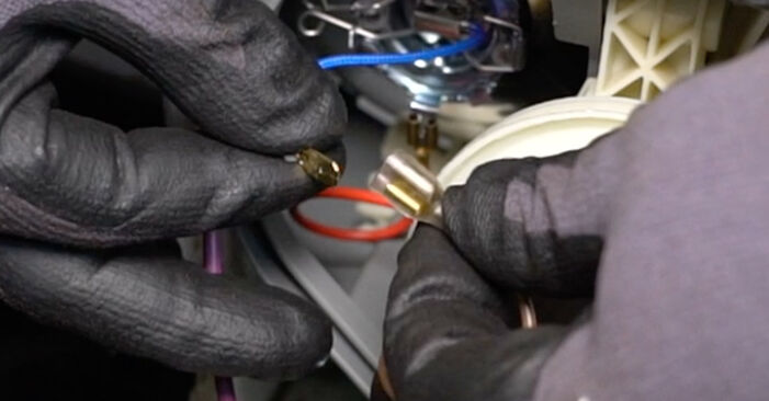 Wie man MERCEDES-BENZ Stufenheck (W124) 250 D 2.5 (124.125) Hauptscheinwerfer Glühlampe wechselt - Schritt-für-Schritt-Leitfäden und Video-Tutorials