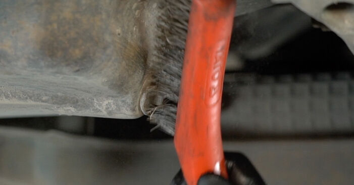 Wie problematisch ist es, selber zu reparieren: Ölfilter beim Ford Transit Mk7 Kastenwagen 2.2 TDCi 2012 auswechseln – Downloaden Sie sich bebilderte Tutorials