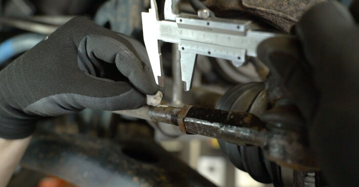 Wie schmierig ist es, selber zu reparieren: Spurstangenkopf beim Ford Transit Mk7 Kastenwagen 2.2 TDCi 2012 wechseln – Downloaden Sie sich Bildanleitungen