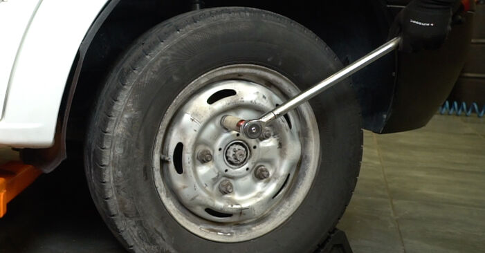 Vanskelighetsgrad: Bytte av Endeledd på Ford Transit Tourneo MK6 2.2 TDCi 2012 – last ned illustrert veiledning