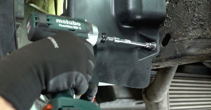 Wymień samodzielnie Pompka plynu do spryskiwacza w Ford Transit Mk7 Van 2007 2.4 TDCi RWD