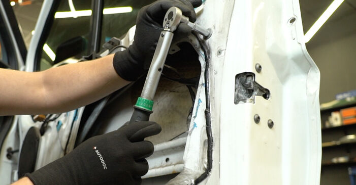 Wie lange braucht der Teilewechsel: Türschloss am Ford Transit Mk7 Kastenwagen 2014 - Einlässliche PDF-Wegleitung