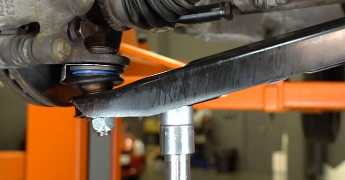 Wie schmierig ist es, selber zu reparieren: Querlenker beim Ford Transit Mk7 Kastenwagen 2.2 TDCi 2012 wechseln – Downloaden Sie sich Bildanleitungen