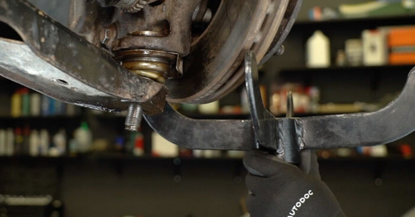How to change front lower arm on FORD Transit Mk6 Caja / Chasis (V347 ...