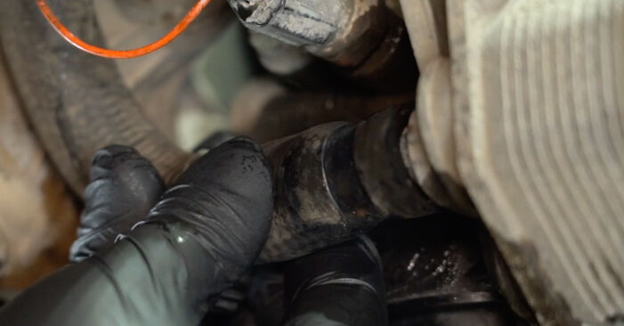 Wie schmierig ist es, selber zu reparieren: Kühler beim Ford Transit Tourneo MK6 2.2 TDCi 2012 wechseln – Downloaden Sie sich Bildanleitungen