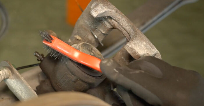 Hvordan man fjerner FORD TRANSIT Bremsekaliber Holder - nem at følge online instruktioner