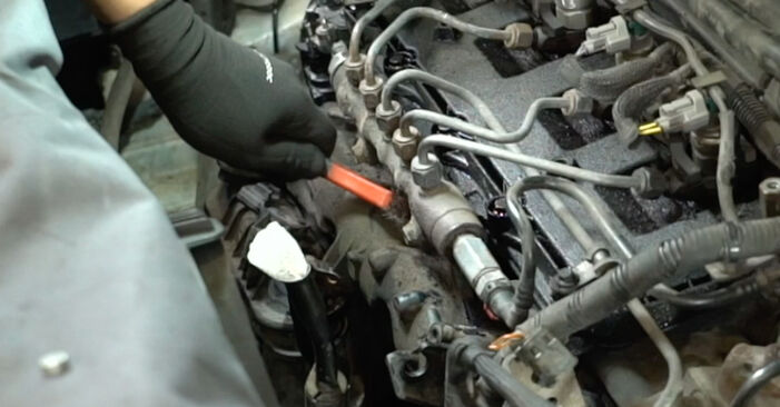 Vanskelighetsgrad: Bytte av Glødeplugger på Ford Transit Tourneo MK6 2.2 TDCi 2012 – last ned illustrert veiledning