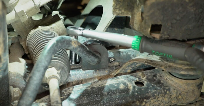 Wie schmierig ist es, selber zu reparieren: Stabigummis beim Ford Transit Mk7 Kastenwagen 2.2 TDCi 2012 wechseln – Downloaden Sie sich Bildanleitungen