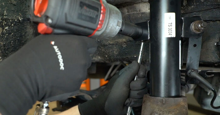 Ford Transit Tourneo MK6 2.2 TDCi 2012 Koppelstange wechseln: wie schwer ist es, selbst zu reparieren - Downloaden Sie sich illustrierte Anleitungen