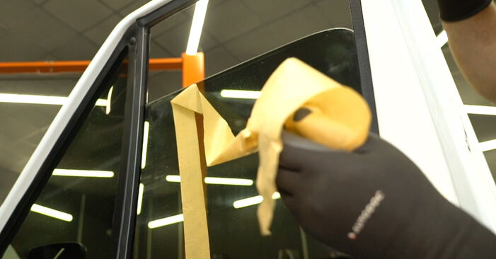 TRANSIT Autobus 2.4 TDCi 2008 Mechanizmu zdvíhania okien svojpomocná výmena vďaka návodu z našej dielne