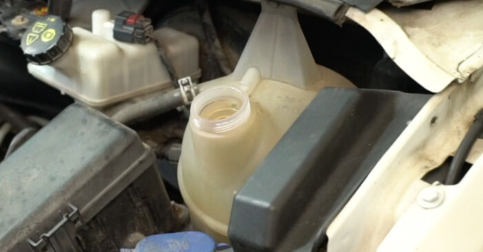Wie schmierig ist es, selber zu reparieren: Thermostat beim Ford Transit Mk7 Kastenwagen 2.2 TDCi 2012 wechseln – Downloaden Sie sich Bildanleitungen