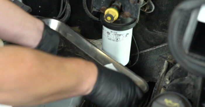 Wie lange benötigt das Auswechseln der Teile: Kraftstofffilter beim Ford Transit Mk7 Kastenwagen 2014 - Detailliertes PDF-Tutorial