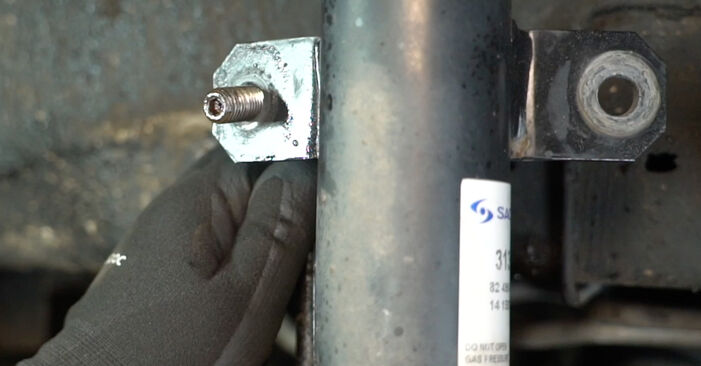 Wie schmierig ist es, selber zu reparieren: Stoßdämpfer beim Ford Transit Mk7 Kastenwagen 2.2 TDCi 2012 wechseln – Downloaden Sie sich Bildanleitungen