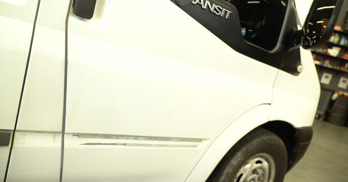 Cambio Molla Ammortizzatore posteriore (sinistro e destro) su FORD TRANSIT 2.4 TDCi 2013. Questo manuale d'officina gratuito ti aiuterà a farlo da solo
