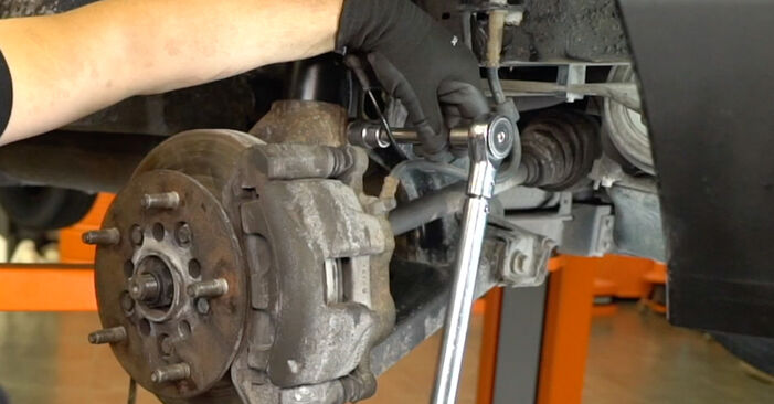 Cambio Molla Ammortizzatore posteriore (sinistro e destro) su FORD TRANSIT 2.2 TDCi 2013. Questo manuale d'officina gratuito ti aiuterà a farlo da solo