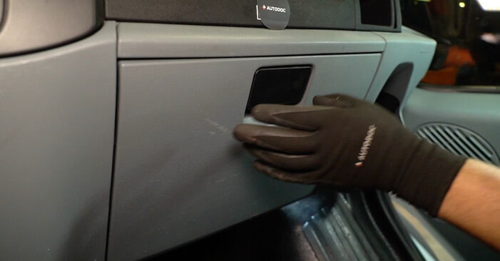 Wie schmierig ist es, selber zu reparieren: Federn beim Ford Transit Tourneo MK6 2.2 TDCi 2012 wechseln – Downloaden Sie sich Bildanleitungen