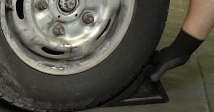 Wie schmierig ist es, selber zu reparieren: Bremsschläuche beim Ford Transit Mk7 Kastenwagen 2.2 TDCi 2012 wechseln – Downloaden Sie sich Bildanleitungen