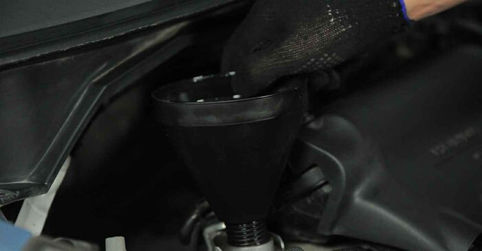HONDA BRIO Alyvos filtras savarankiško keitimo instrukcija