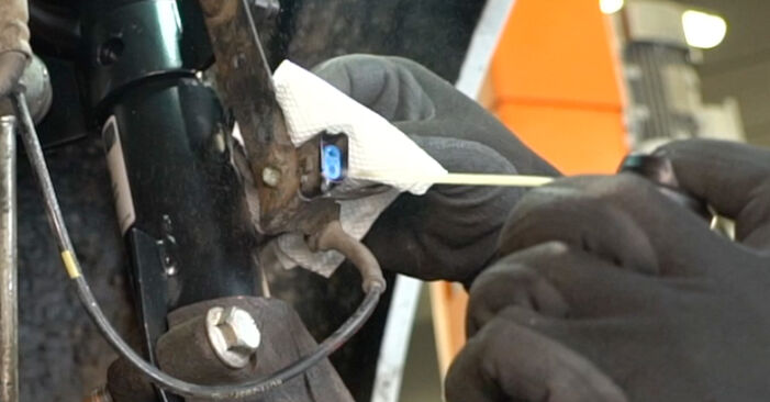 Como cambiar Discos de Freno FORD TRANSIT 2.2 TDCi 2010 - instrucciones online fáciles de seguir