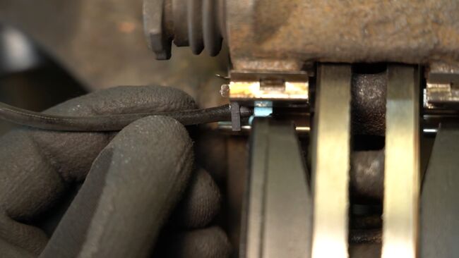 Diagrama Sensor de Desgaste de Pastillas de Frenos Ford Transit Tourneo MK6 2011 - recomendaciones paso a paso para la sustitución